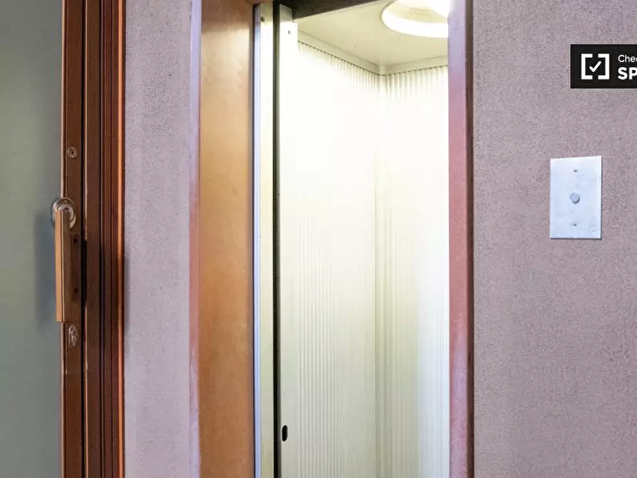 Immagine 19 di Camera condivisa in affitto  in Via Zanobini a Roma
