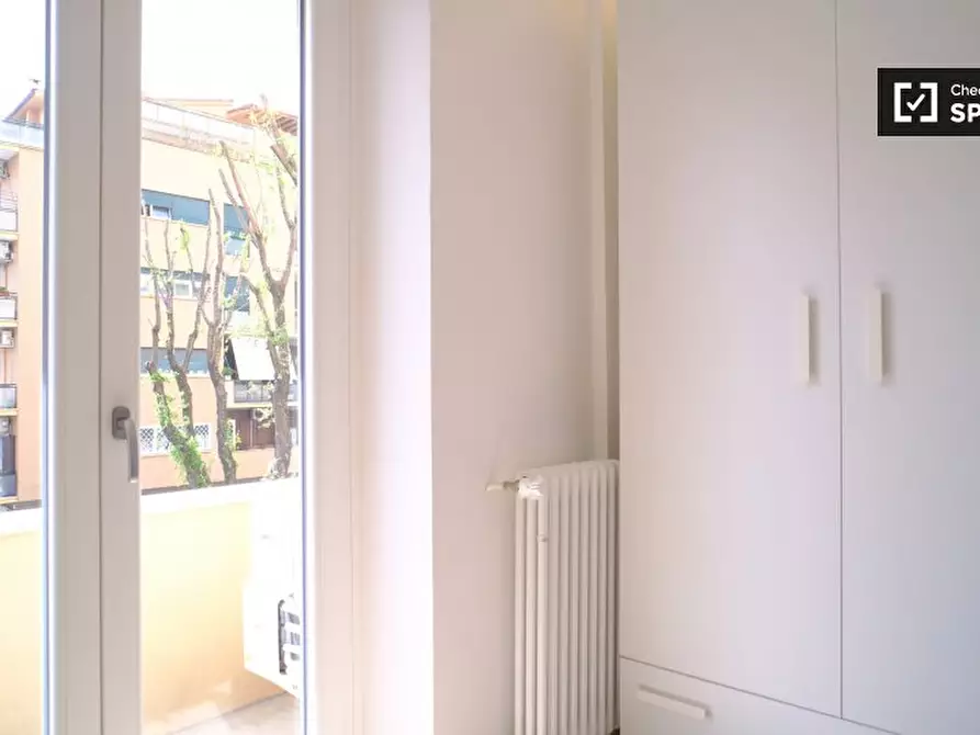 Immagine 17 di Camera condivisa in affitto  in Largo Ettore Marchiafava a Roma