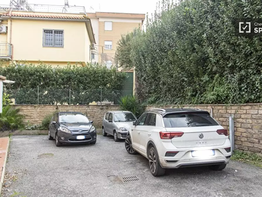 Immagine 6 di Camera condivisa in affitto  in Via del Casale Sansoni a Roma