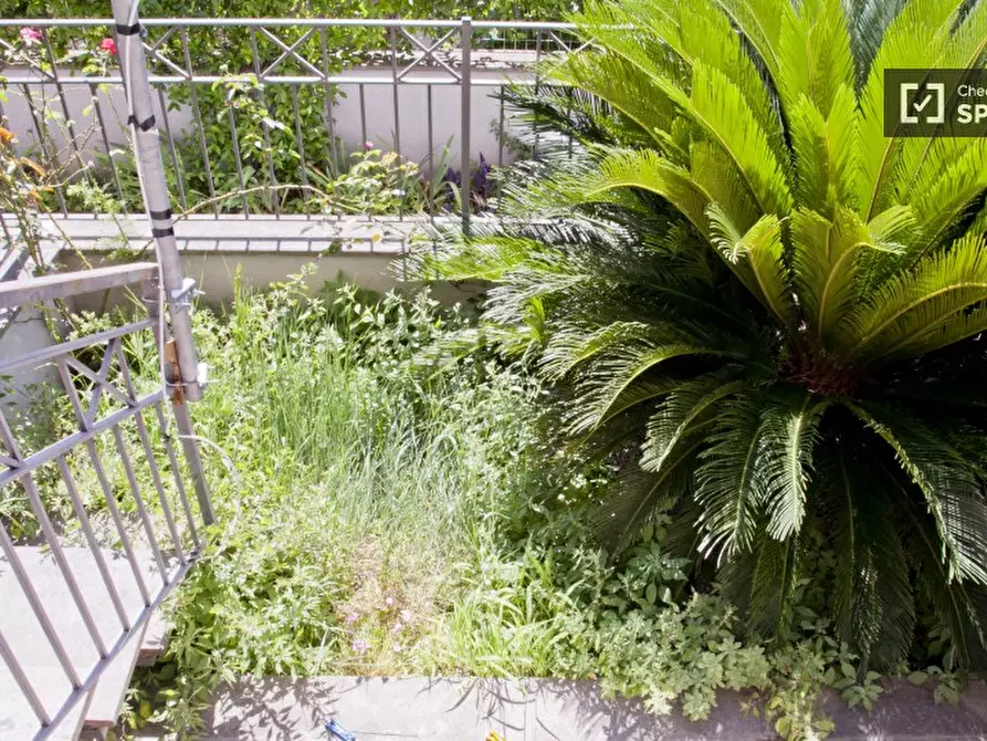 Immagine 8 di Camera condivisa in affitto  in Via Augusto Casciani a Roma