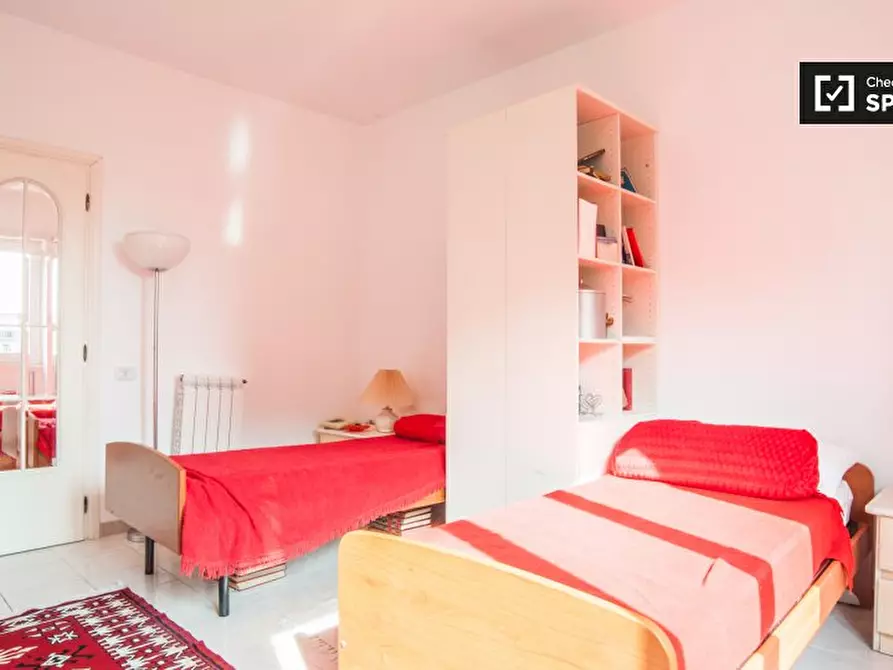 Immagine 2 di Camera condivisa in affitto  in Via Pietro Romano, 00169 Roma RM, Italy a Roma