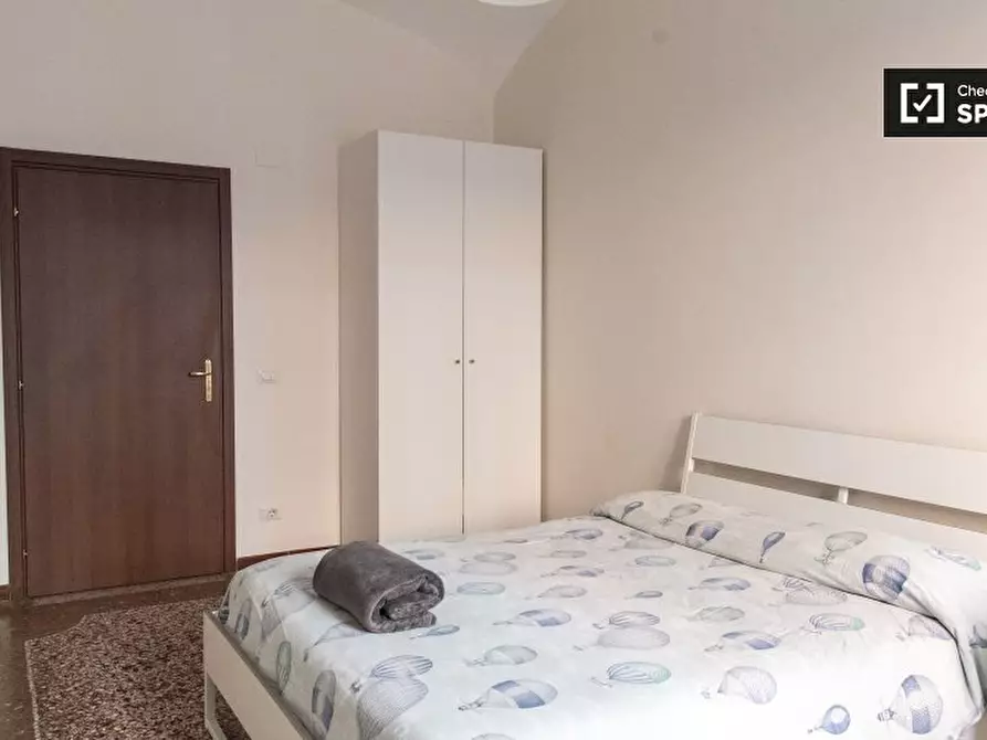 Immagine 2 di Camera condivisa in affitto  in Via Principe Amedeo a Roma