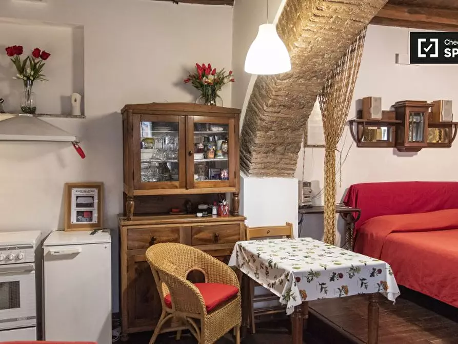 Immagine 2 di Appartamento in affitto  in Via della Scala a Roma