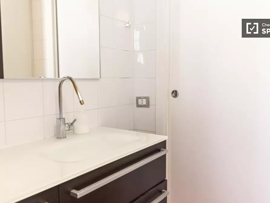 Immagine 17 di Camera condivisa in affitto  in Via Francesco Pallavicini a Roma