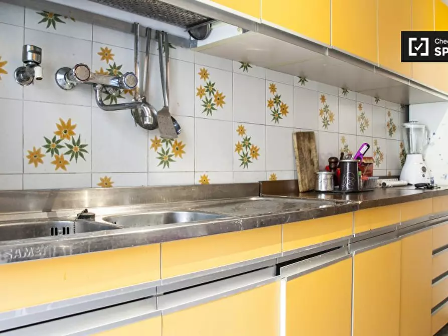 Immagine 10 di Camera condivisa in affitto  in Via Altavilla Irpina a Roma