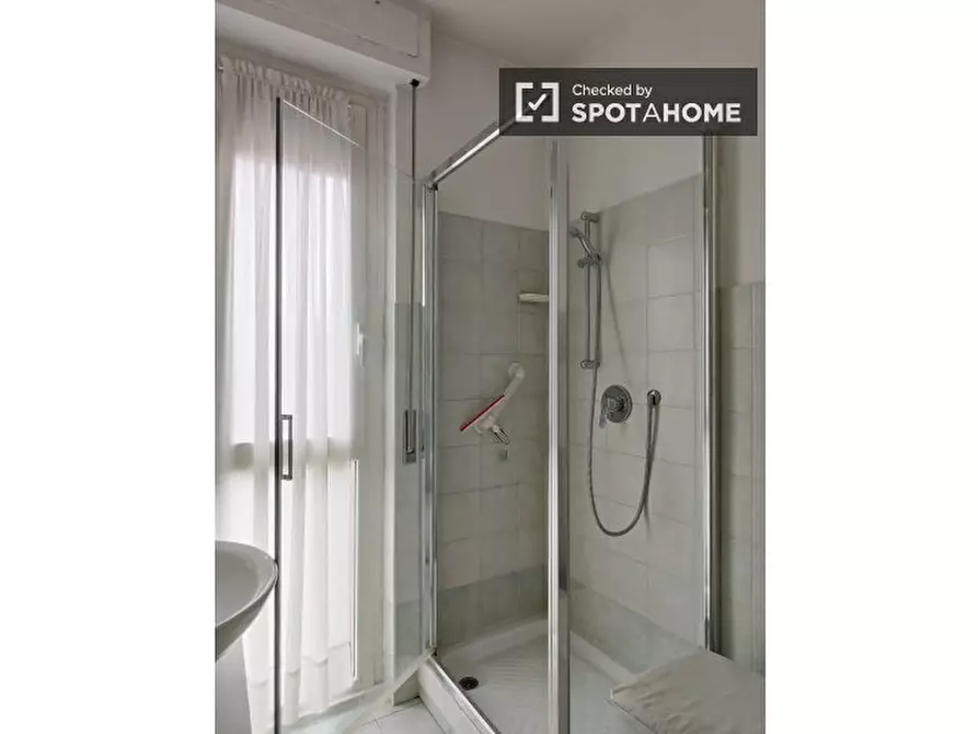 Immagine 18 di Camera condivisa in affitto  in Via Demonte a Milano