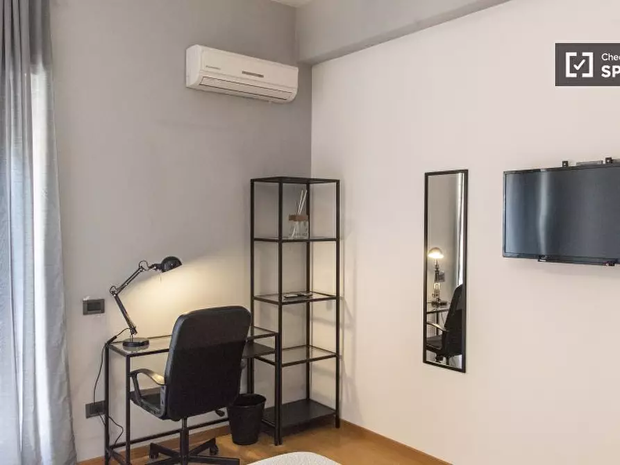 Immagine 3 di Camera condivisa in affitto  in Via Corrado Segre a Roma