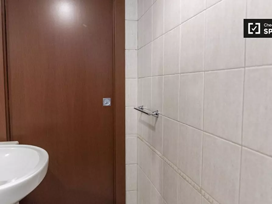 Immagine 9 di Camera condivisa in affitto  in Via Nomentana a Roma