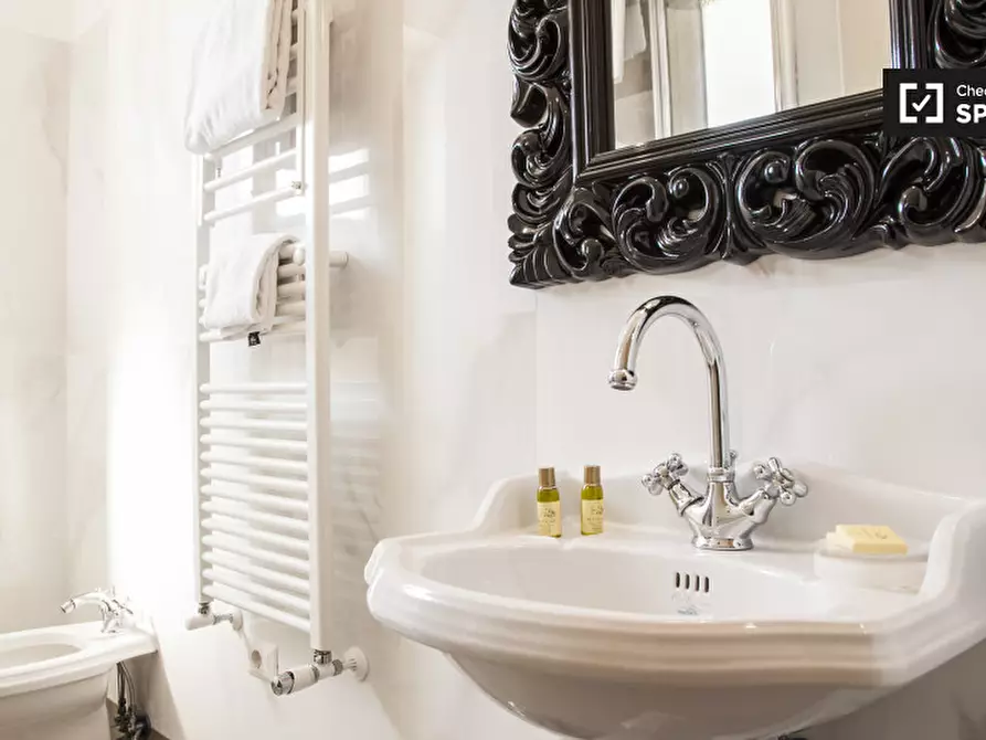 Immagine 10 di Camera condivisa in affitto  in Piazza Pio XI a Roma