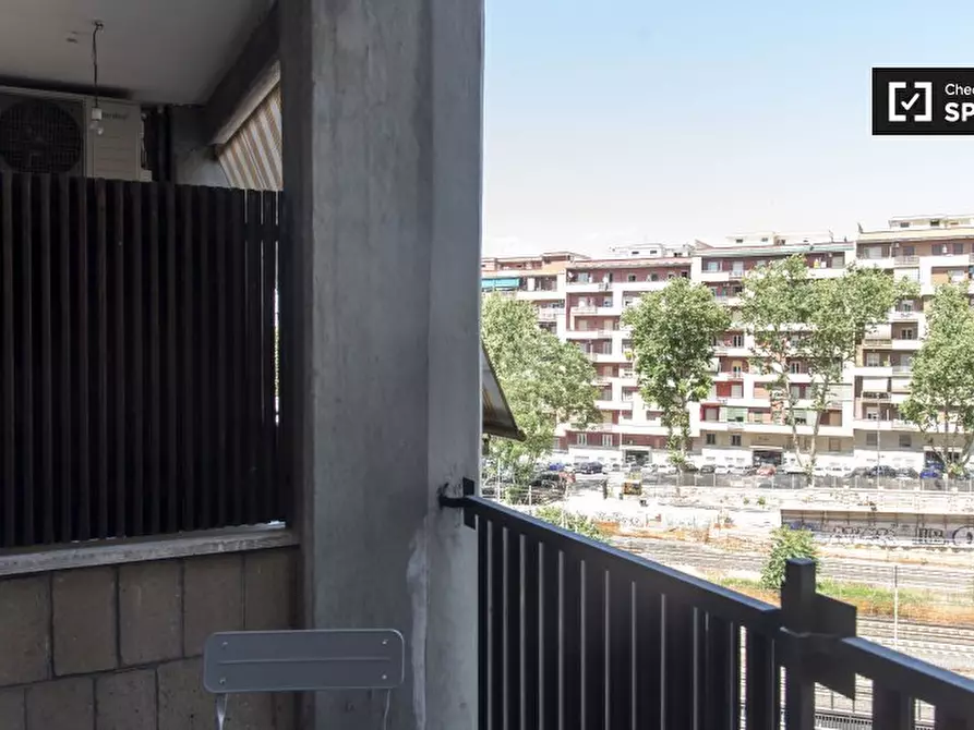 Immagine 8 di Camera condivisa in affitto  in Viale Etiopia a Roma
