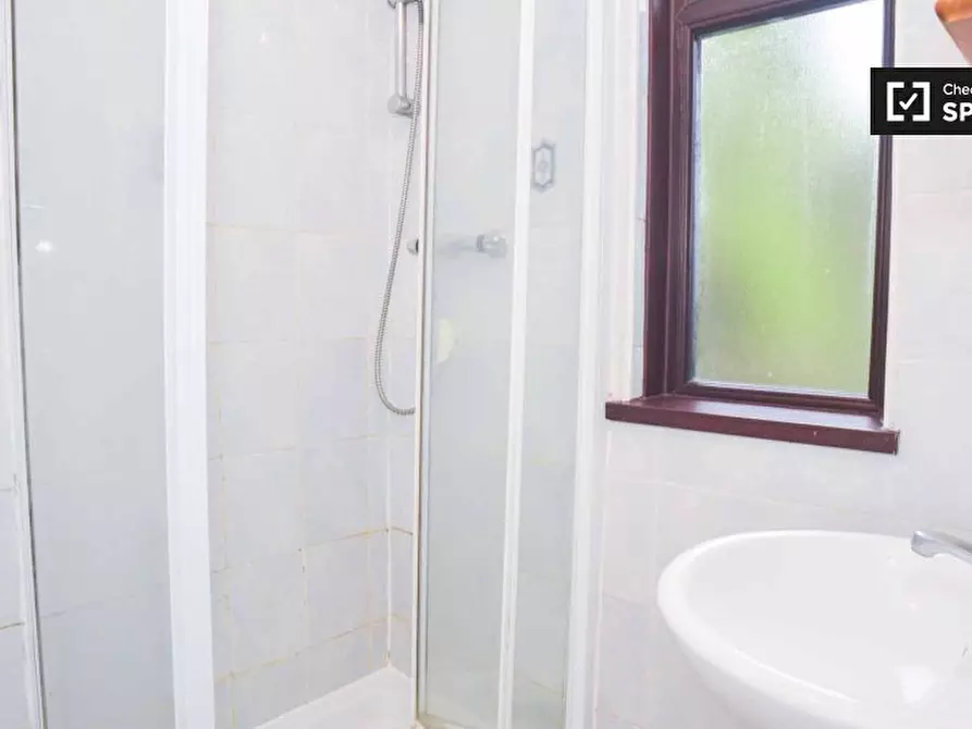 Immagine 10 di Camera condivisa in affitto  in Green Ln a Staines