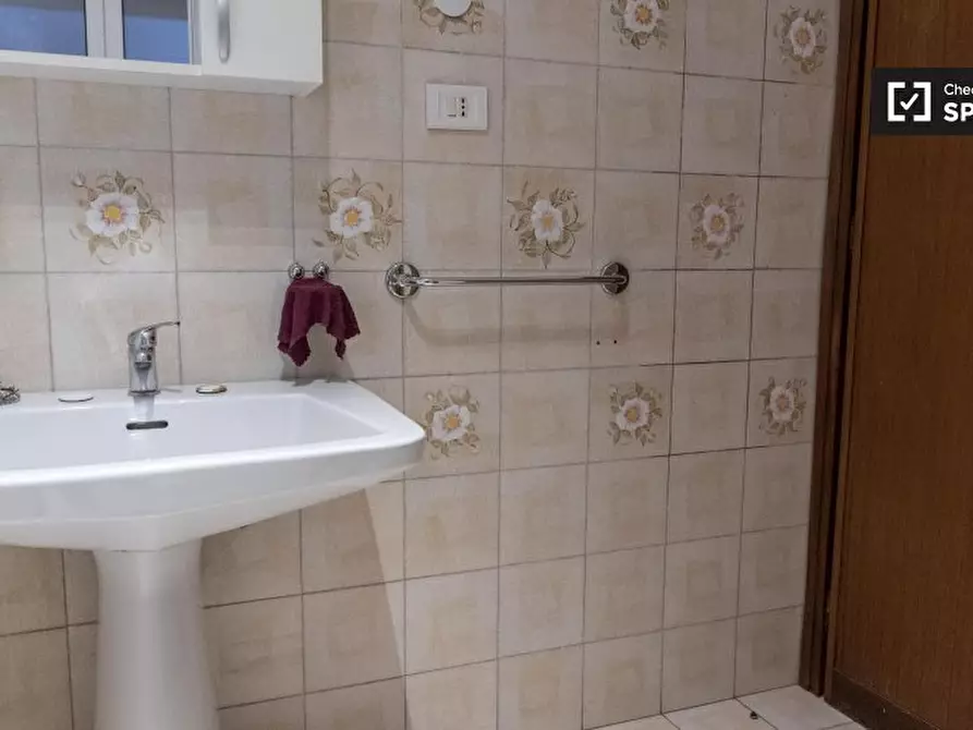 Immagine 19 di Camera condivisa in affitto  in Via Antonino Pio a Roma