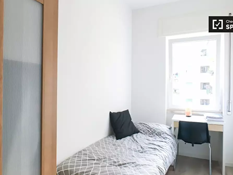 Immagine 1 di Camera condivisa in affitto  in Viale Giustiniano Imperatore a Roma