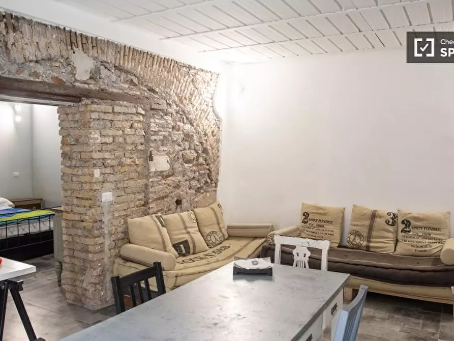 Immagine 6 di Appartamento in affitto  in Via della Marrana a Roma