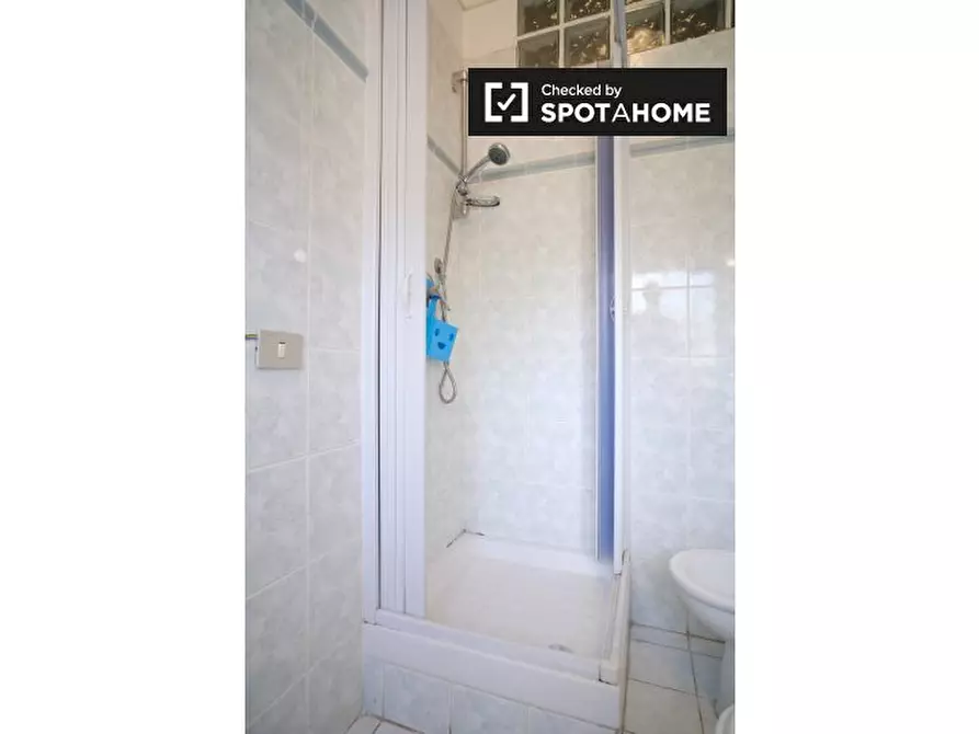 Immagine 12 di Camera condivisa in affitto  in Viale dell'Arte, 00144 Roma RM, Italy a Roma