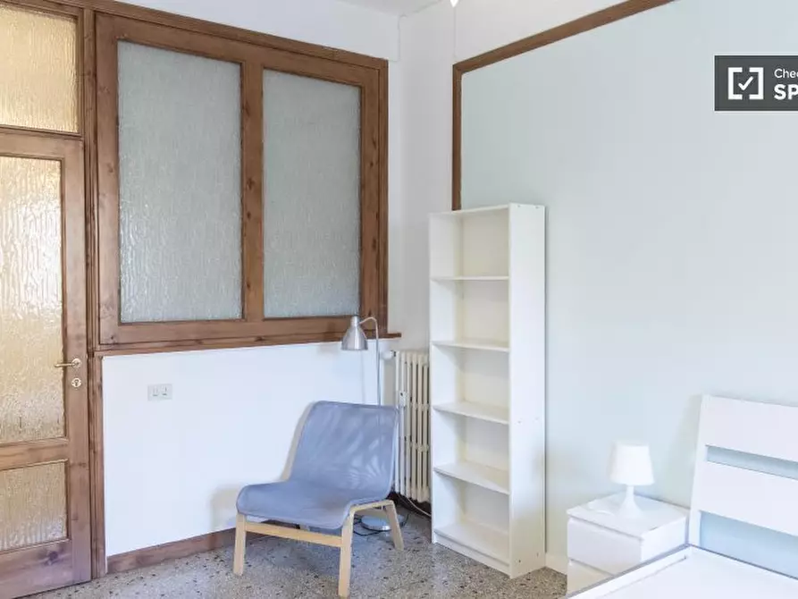 Immagine 4 di Camera condivisa in affitto  in Via Tripolitania a Roma