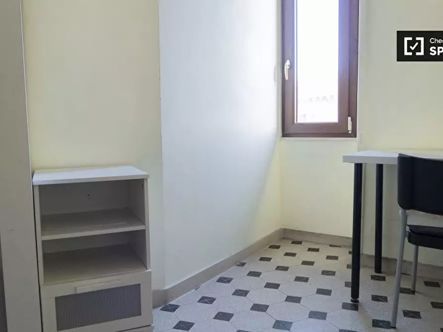 Immagine 2 di Camera condivisa in affitto  in Piazza Vittorio Emanuele II, 00185 Roma RM, Italy a Roma