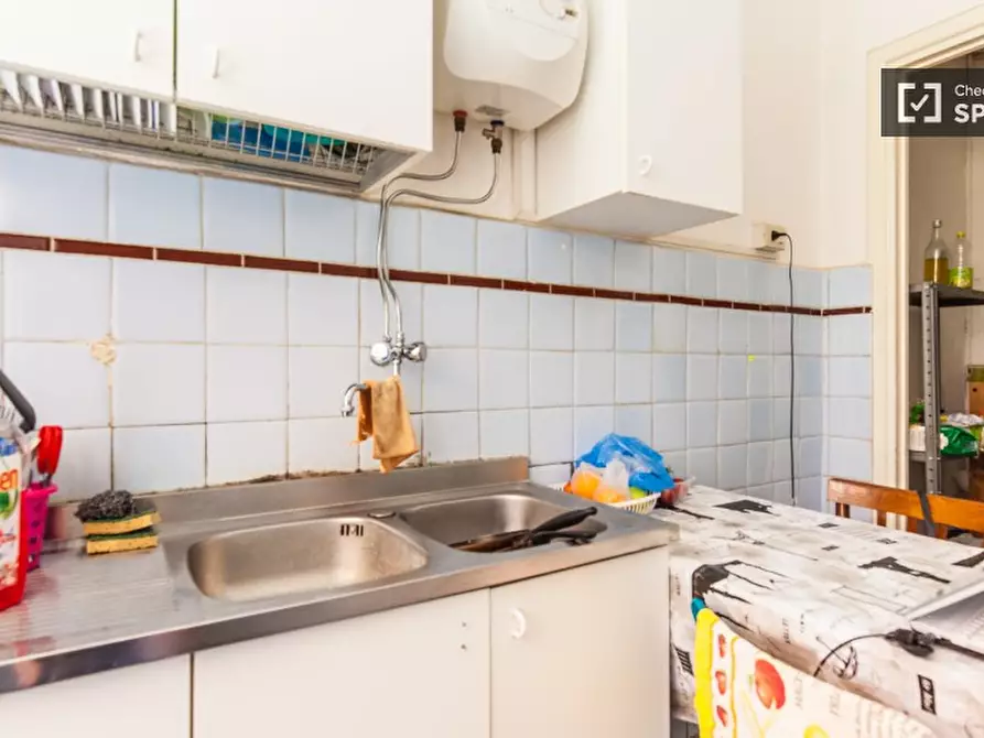 Immagine 5 di Camera condivisa in affitto  in Via Berengario a Roma