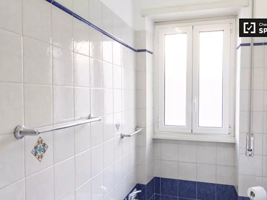 Immagine 10 di Camera condivisa in affitto  in Via Oderisi da Gubbio a Roma