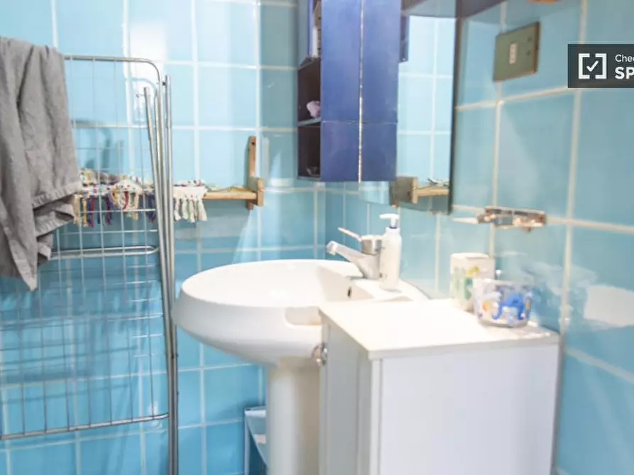 Immagine 15 di Camera condivisa in affitto  in Via Carlo Mirabello a Roma