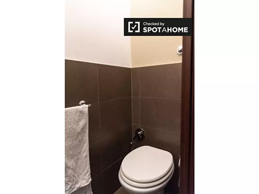Immagine 18 di Camera condivisa in affitto  in Via Principe Amedeo a Roma