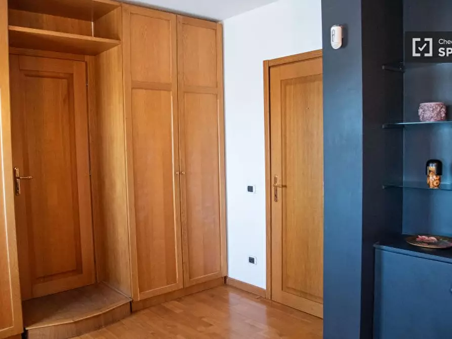 Immagine 3 di Camera condivisa in affitto  in Via Luigi Lilio a Roma