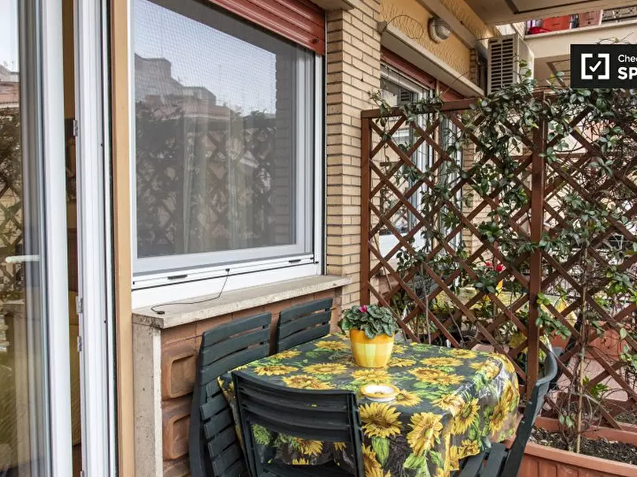 Immagine 16 di Camera condivisa in affitto  in Via della Cava Aurelia a Roma