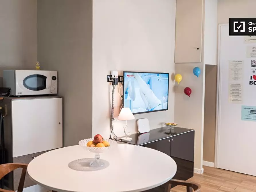 Immagine 8 di Appartamento in affitto  in Via San Donato a Bologna