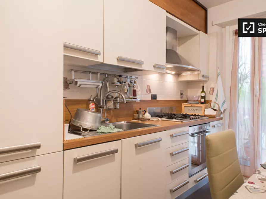 Immagine 8 di Camera condivisa in affitto  in Via Ugo Betti a Roma