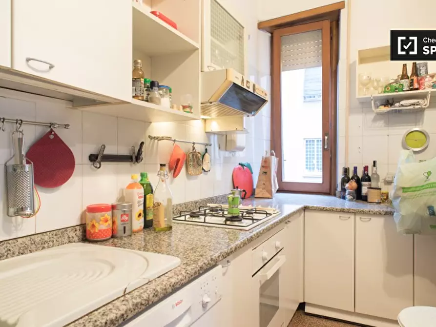 Immagine 11 di Camera condivisa in affitto  in Via Montebuono a Roma