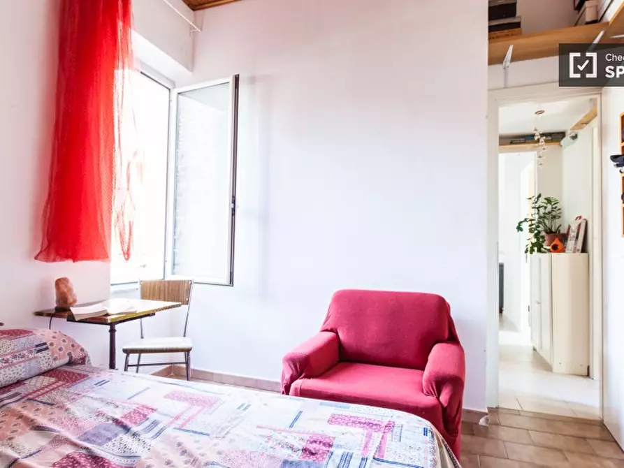 Immagine 2 di Camera condivisa in affitto  in Via Pesaro a Roma