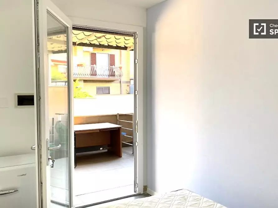 Immagine 4 di Camera condivisa in affitto  in Via di Carcaricola a Roma