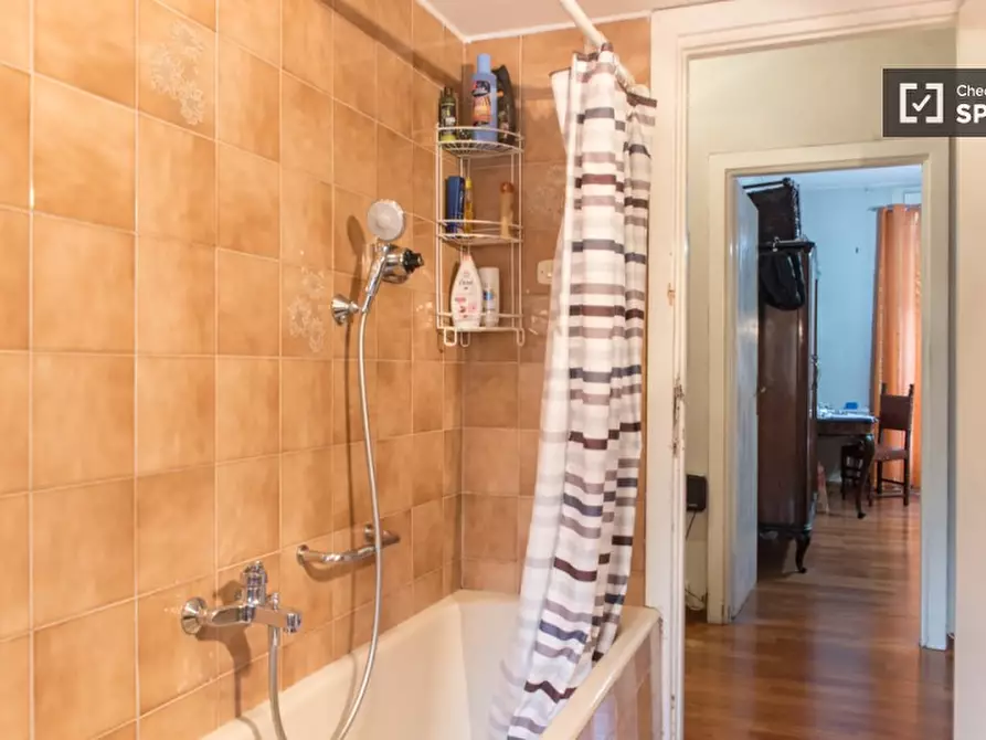 Immagine 6 di Camera condivisa in affitto  in Via Satrico a Roma