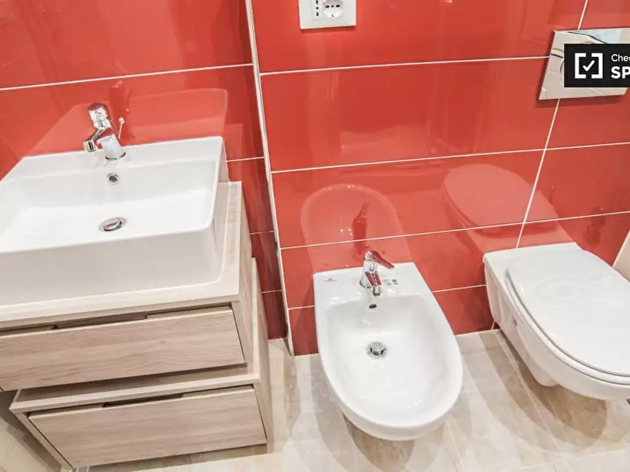 Immagine 5 di Camera condivisa in affitto  in Viale Appio Claudio, 00174 Roma RM, Italy a Roma