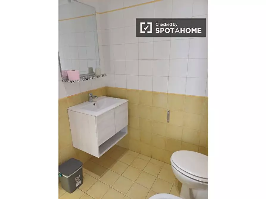 Immagine 16 di Camera condivisa in affitto  in Via Fraconalto a Roma