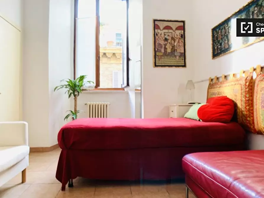 Immagine 4 di Camera condivisa in affitto  in Via di Monserrato, 00186 Roma RM, Italy a Roma