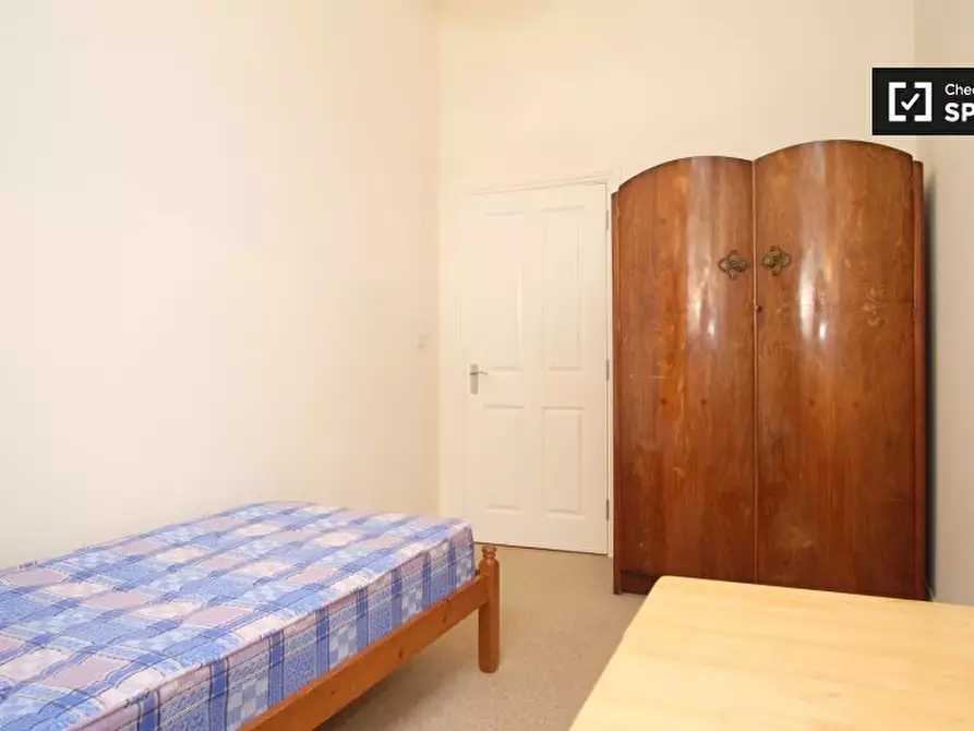 Immagine 3 di Camera condivisa in affitto  in flat, 55 Cooper Rd, London NW10 1BF, UK a Brent