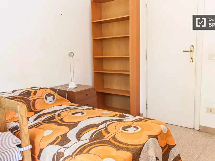 Immagine 3 di Camera condivisa in affitto  in Via Calpurnio Fiamma a Roma