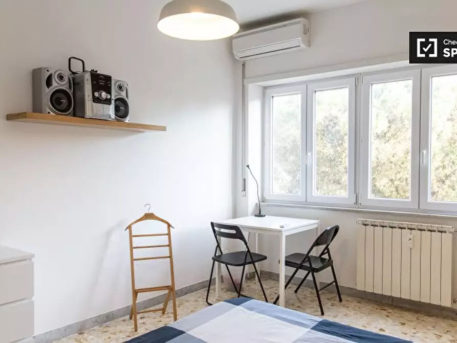 Immagine 2 di Camera condivisa in affitto  in Via Tarquinio Collatino a Roma