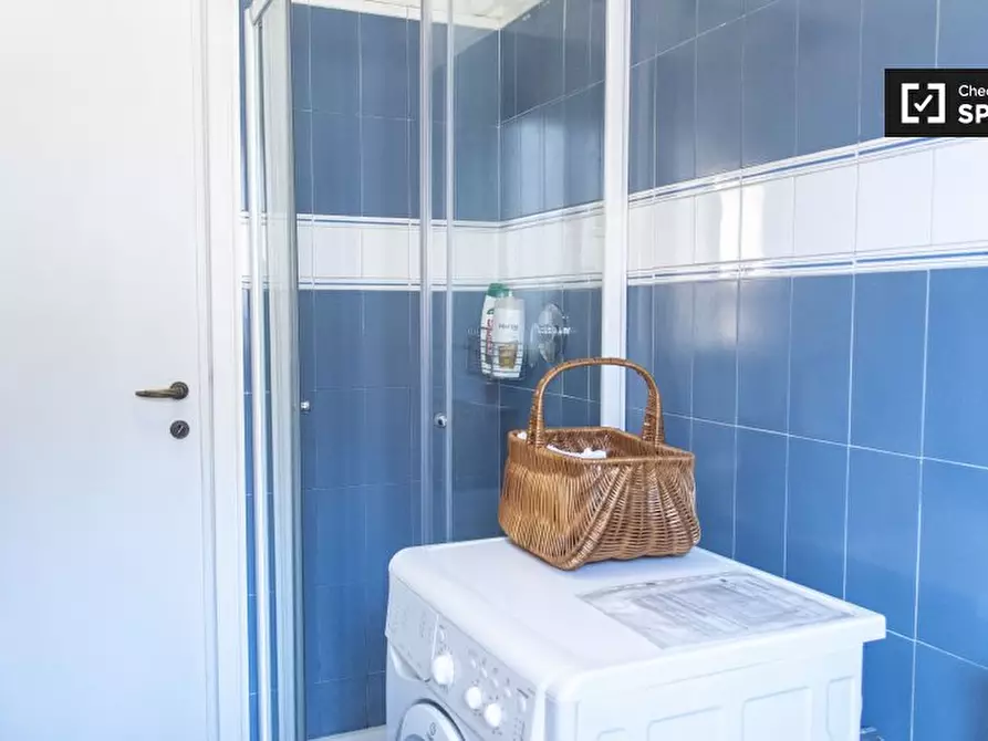 Immagine 19 di Camera condivisa in affitto  in Via Anastasio II a Roma