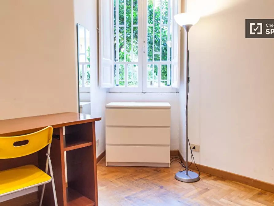 Immagine 3 di Camera condivisa in affitto  in via La Spezia a Roma