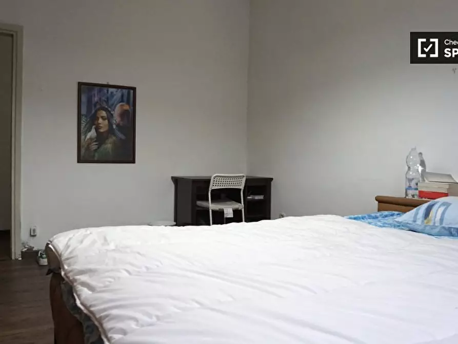 Immagine 1 di Camera condivisa in affitto  in Via Orbetello a Milano