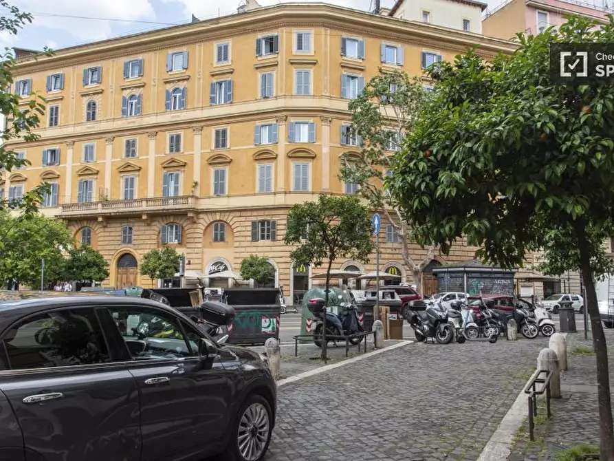 Immagine 15 di Camera condivisa in affitto  in Piazza Regina Margherita a Roma