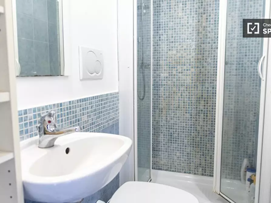 Immagine 11 di Camera condivisa in affitto  in Via Pesaro a Roma