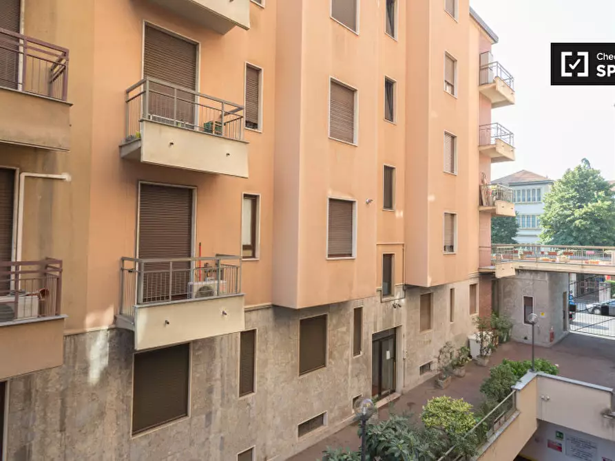 Immagine 18 di Camera condivisa in affitto  in Via Salasco a Milano