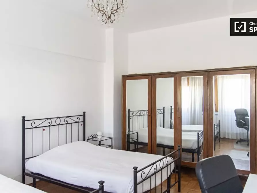 Immagine 4 di Camera condivisa in affitto  in Via Salvatore di Giacomo a Roma