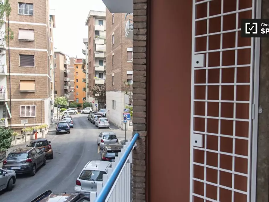 Immagine 4 di Camera condivisa in affitto  in Via Capo Miseno a Roma
