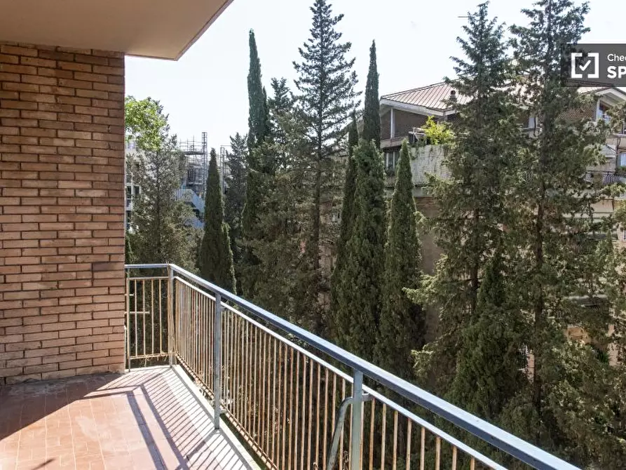 Immagine 19 di Camera condivisa in affitto  in Via Laurentina a Roma