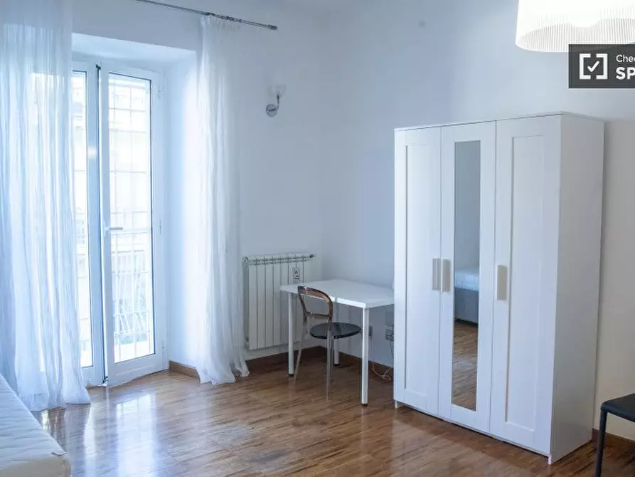 Immagine 1 di Camera condivisa in affitto  in Via Francesco Pallavicini a Roma