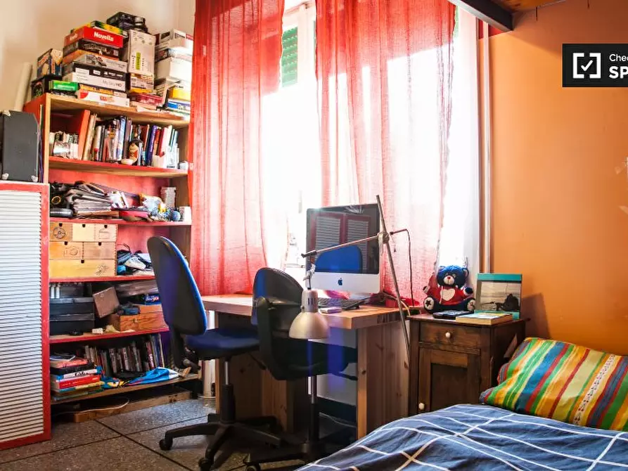 Immagine 3 di Camera condivisa in affitto  in Piazza di Villa Fiorelli a Roma